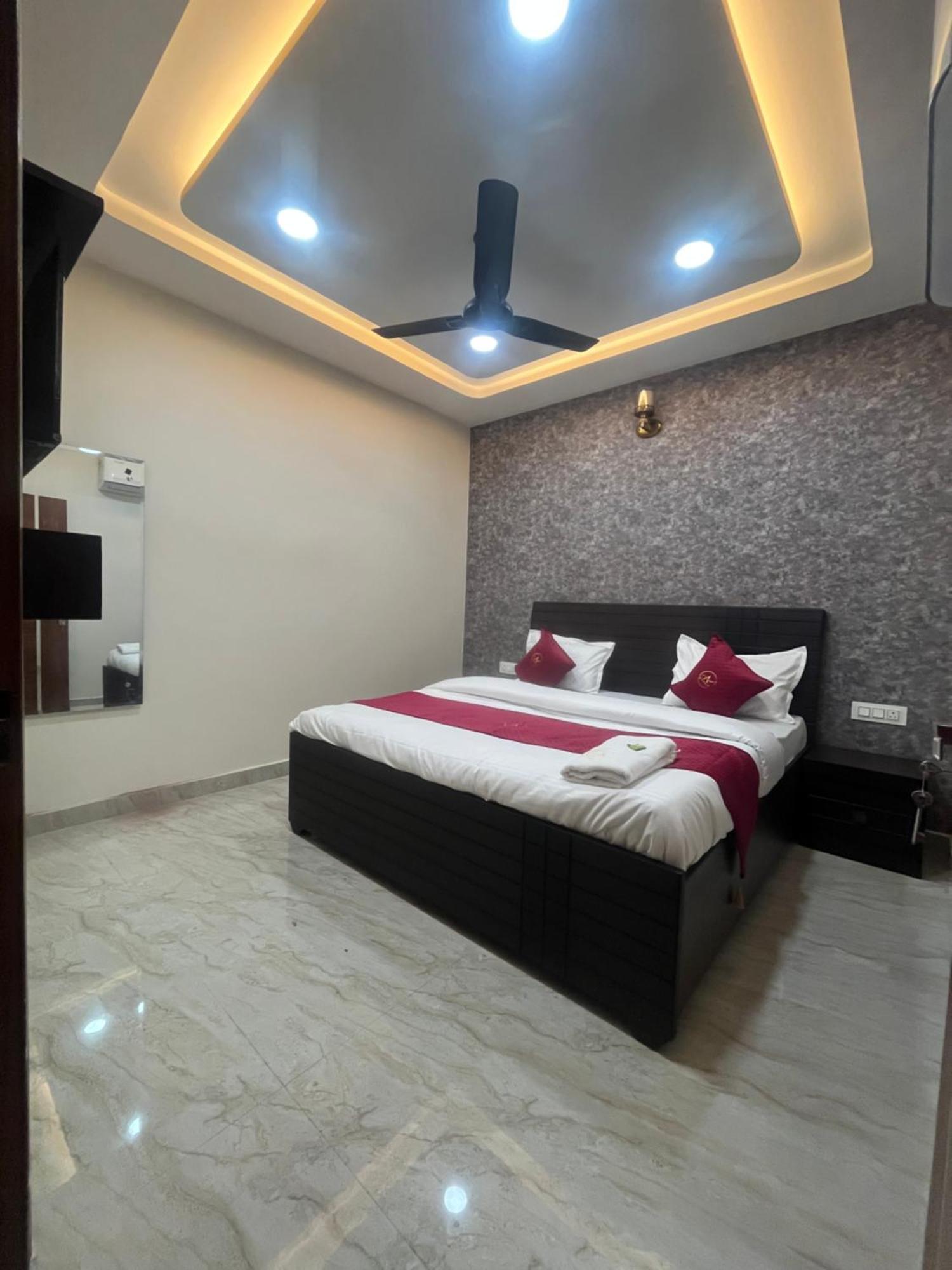 Hotel Royal A Ludhiana Eksteriør bilde